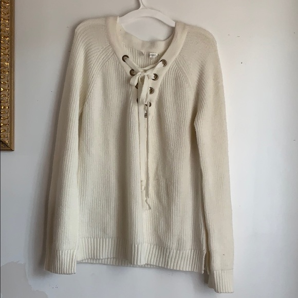 Soft cream colored sweater - Picture 1 of 5